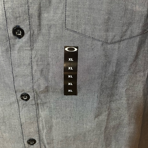 Mens NWT Oakley Gray Casual Short Sleeve Button Up Shirt Size XL - Picture 2 of 7
